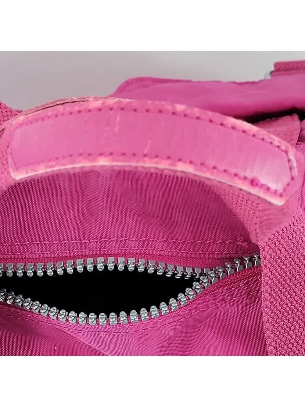 💗 Kipling Pink Messenger Bag w/ Monkey Charm – Cute, Lightweight & Ready to Go!